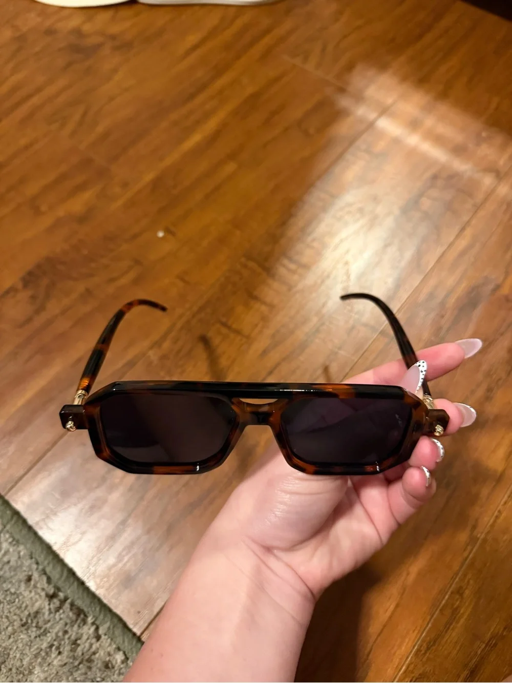 Tortoiseshell woman’s Sunglasses - Dark Lens